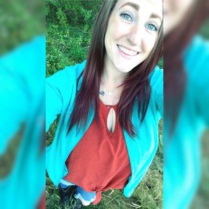 Meet your Posher, Caitlin